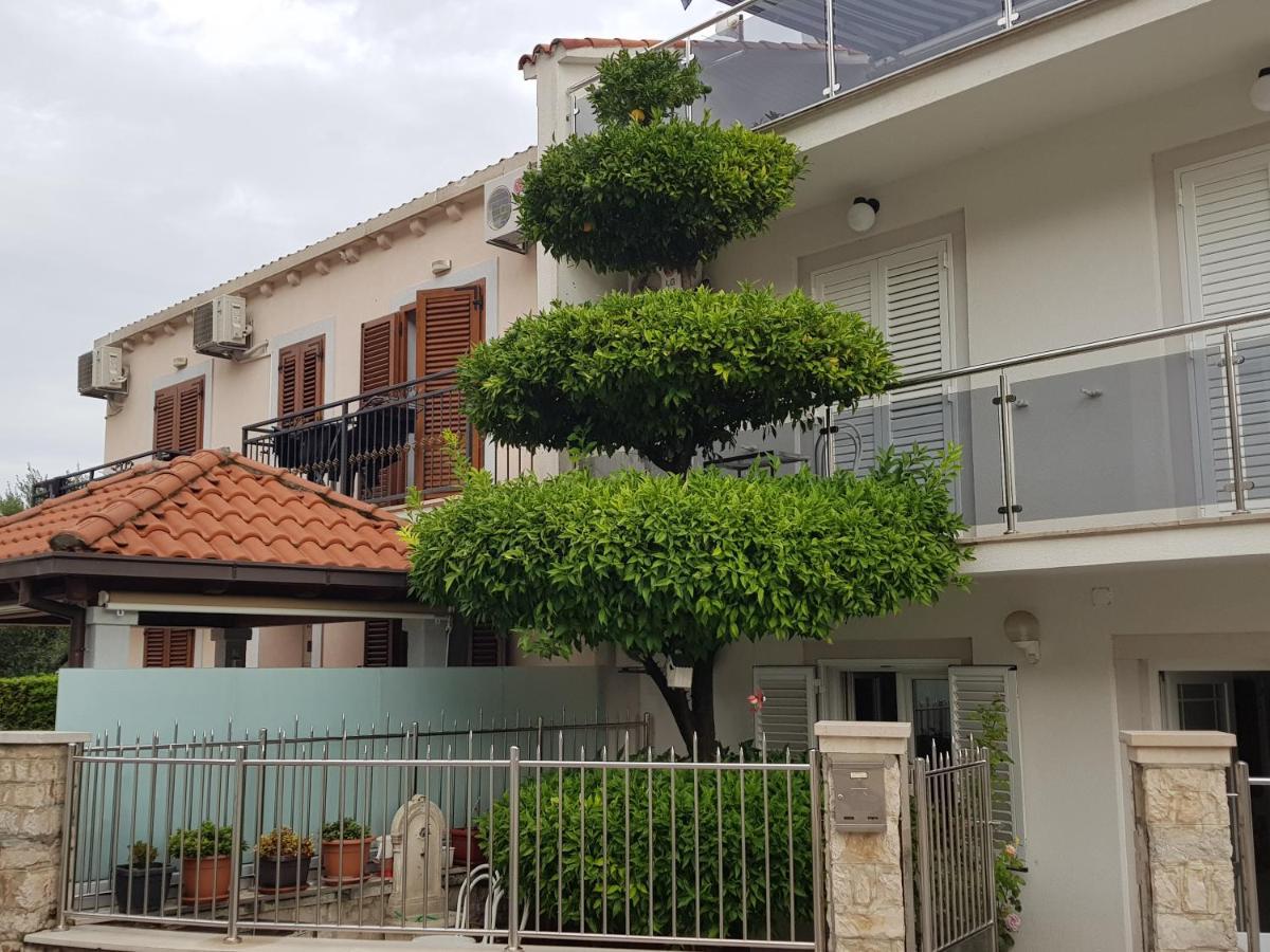 Rooms & Apartments Barisic 米利尼 外观 照片