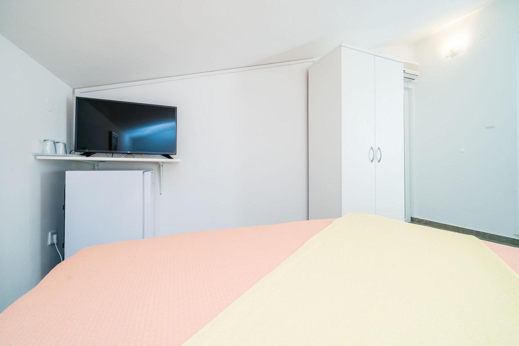 Rooms & Apartments Barisic 米利尼 客房 照片