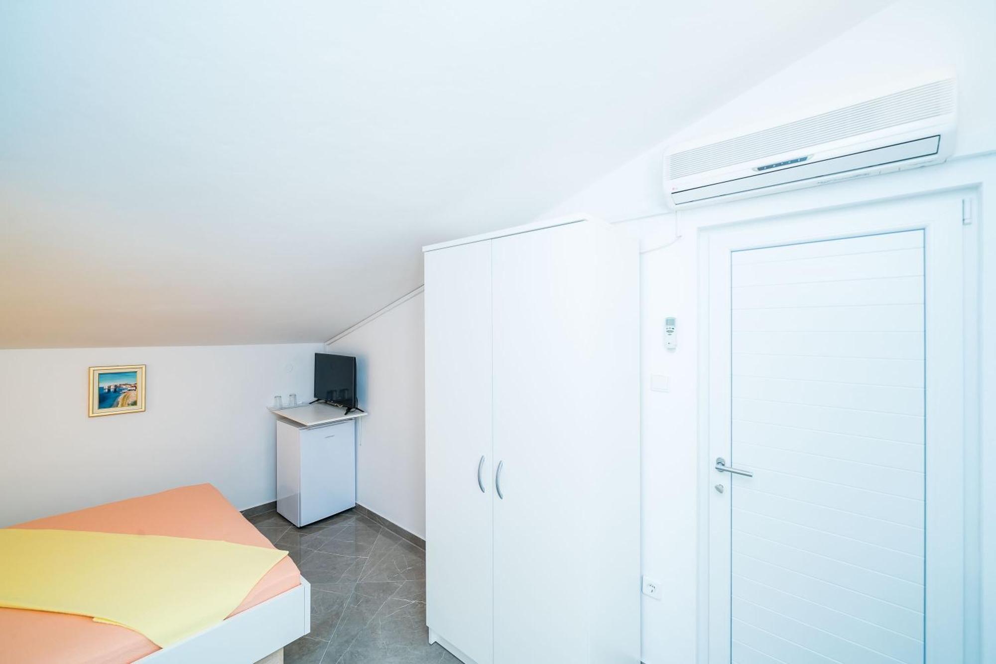 Rooms & Apartments Barisic 米利尼 客房 照片
