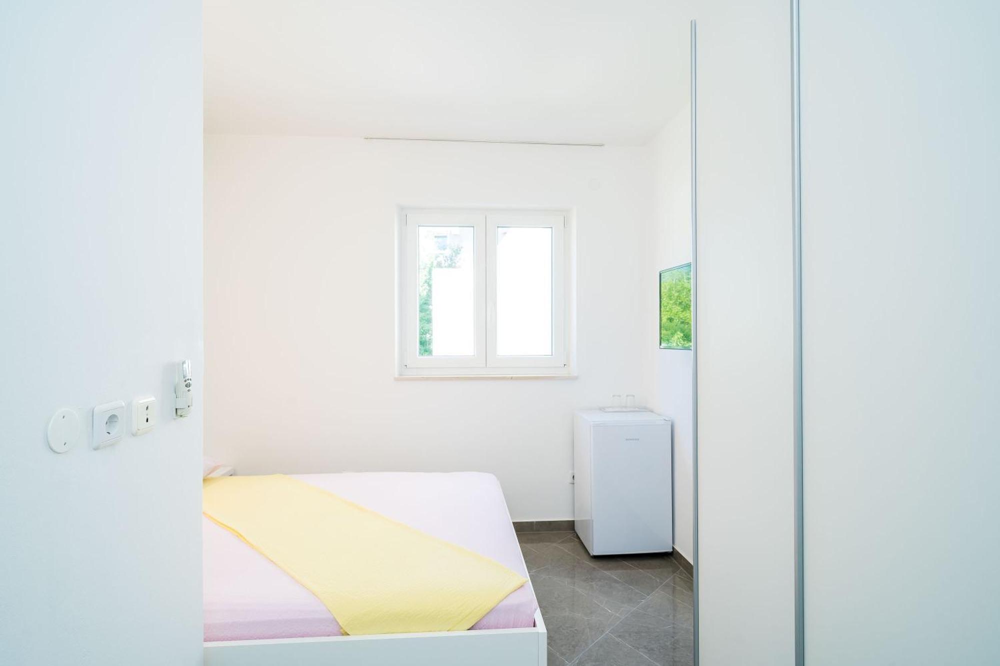 Rooms & Apartments Barisic 米利尼 客房 照片